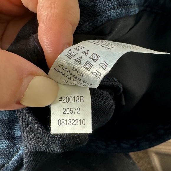 Spanx Jean-ish Blue Leopard Print Pull On High Rise Leggings
Size Medium - Picture 8 of 8